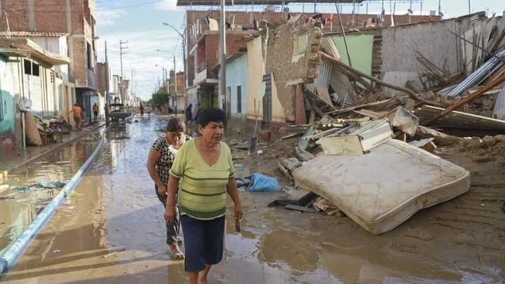 Lluvias dejan 65 muertos y más de 9 mil damnificados en Perú